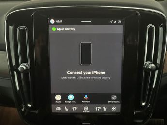 Volvo XC40 Recharge 69kWh Plus (231 ps) - KEYLESS ENTRY - PARK ASSIST - LED