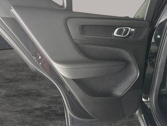Volvo XC40 Recharge 69kWh Plus (231 ps) - KEYLESS ENTRY - PARK ASSIST - LED