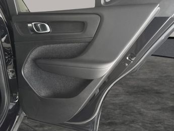 Volvo XC40 Recharge 69kWh Plus (231 ps) - KEYLESS ENTRY - PARK ASSIST - LED