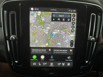 Volvo XC40 Recharge 69kWh Plus (231 ps) - KEYLESS ENTRY - PARK ASSIST - LED