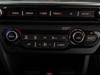 Kia Niro 64kWh 2 (201 bhp) APPLE CARPLAY - REV CAM - KEYLESS