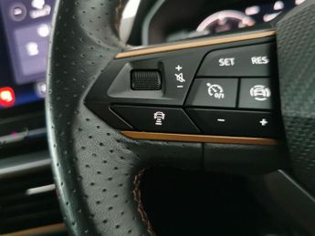 Cupra Formentor 1.4 eHybrid 12.8kWh V2 Plug-in DSG (204 ps) - KEYLESS ENTRY - PA