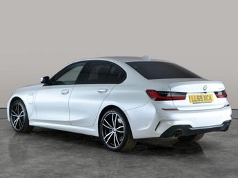 BMW 3 Series 2.0 330e 12kWh M Sport Plug-in (292 ps) - 19IN ALLOYS - PARK ASS