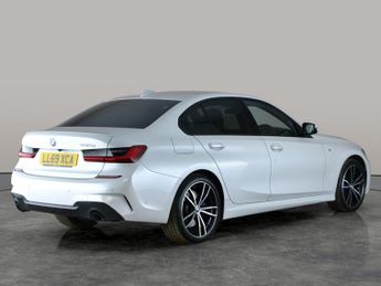 BMW 3 Series 2.0 330e 12kWh M Sport Plug-in (292 ps) - 19IN ALLOYS - PARK ASS
