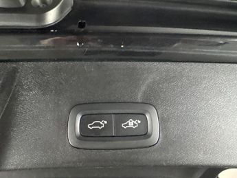Volvo XC40 Recharge 69kWh Plus (231 ps) - KEYLESS ENTRY - PARK ASSIST - LED