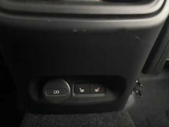 Volvo XC40 Recharge 69kWh Plus (231 ps) - KEYLESS ENTRY - PARK ASSIST - LED