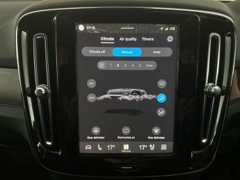 Volvo XC40 Recharge 69kWh Plus (231 ps) - KEYLESS ENTRY - PARK ASSIST - LED