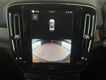 Volvo XC40 Recharge 69kWh Plus (231 ps) - KEYLESS ENTRY - PARK ASSIST - LED