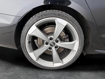 Audi A4 Avant 2.0 TFSI 45 Black Edition S Tronic quattro (265 ps) [C+S] - LED
