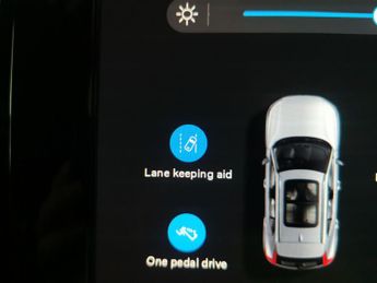 Volvo XC40 Recharge 69kWh Core (231 ps) - PARK ASSIST - LED - NAV