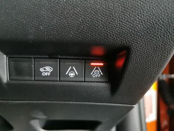 Peugeot E-2008 50kWh GT Premium (7kW Charger) (136 ps) - LED - REVERSE CAM - AL