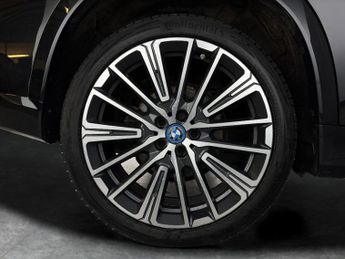 BMW iX1 30 66.5kWh M Sport xDrive (11kW Charger) (313 ps) - ALCANTARA - 