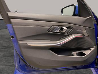 BMW 3 Series 2.0 330e 12kWh M Sport Plug-in (292 ps) - M SPORT PRO