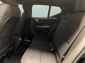 Volvo XC40 Recharge 69kWh Plus (231 ps) - KEYLESS ENTRY - PARK ASSIST - LED