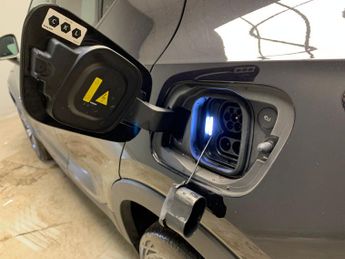 Volvo XC40 Recharge 69kWh Plus (231 ps) - KEYLESS ENTRY - PARK ASSIST - LED
