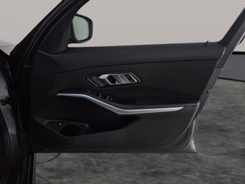 BMW 3 Series 2.0 330e 12kWh SE Pro Plug-in (292 ps) - PARK ASSIST - REVERSE C