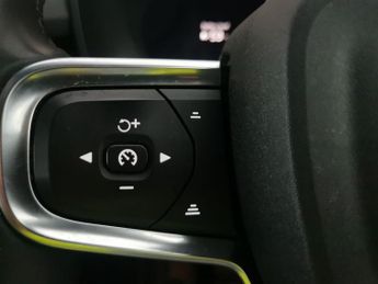 Volvo XC40 Recharge 69kWh Core (231 ps) - PARK ASSIST - LED - NAV