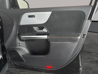 Mercedes-Benz EQA EQA 250+ 70.5kWh AMG Line (Premium) (190 ps) - ADAPTIVE LIGHTS