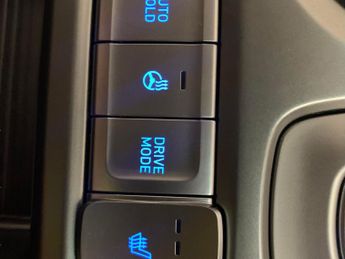Hyundai Kona 64kWh Premium (10.5kW Charger) (204 ps) - HEATED SEATS - HEATED 