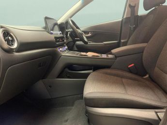 Hyundai Kona 64kWh Premium (10.5kW Charger) (204 ps) - HEATED SEATS - HEATED 