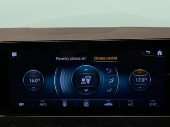 Mercedes-Benz EQA EQA 250 66.5kWh AMG Line (190 ps) - HEATED LEATHER - MIRROR PACK