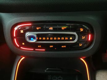 Smart Fortwo 17.6kWh Prime Exclusive Coupe (22kW Charger) (82 ps) - BLUETOOTH