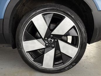 Volvo C40 Recharge 69kWh Ultimate (231 ps) - KEYLESS ENTRY - 360 CAM - PAR