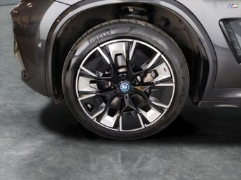 BMW iX3 80kWh M Sport Pro (286 ps) - PARK ASSIST - HK AUDIO - BLACK ROOF