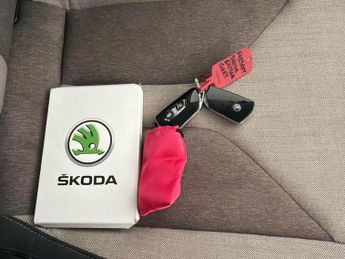 Skoda Enyaq iV 62kWh 60 (DC120kW) (179 ps) - AIR CON - PARK SENSORS - DAB