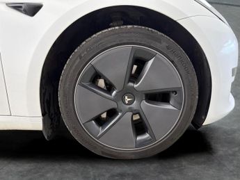 Tesla Model 3 Saloon RWD (241 bhp) - ACTIVE LANE ASSIST - KEYLESS ENTRY - PARK