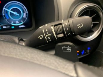 Hyundai Kona 64kWh Premium (10.5kW Charger) (204 ps) - HEATED SEATS - HEATED 