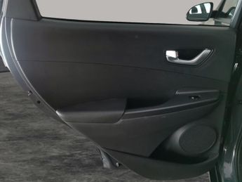 Hyundai Kona 39kWh SE Connect (10.5kW Charger) (136 ps) - LED - REVERSE CAM -