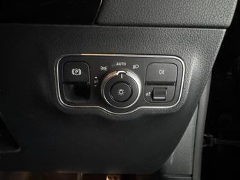 Mercedes-Benz EQA EQA 250+ 70.5kWh AMG Line (190 ps) - NAV - ADAPTIVE LIGHTS - MIR