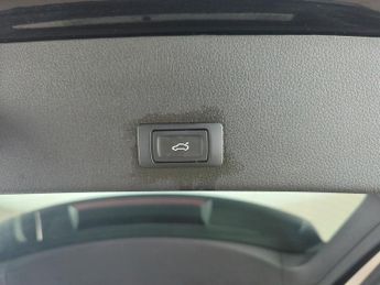 Audi e-tron 55 Sport quattro 95kWh (11kW Charger) (408 ps) - HEATED SEATS