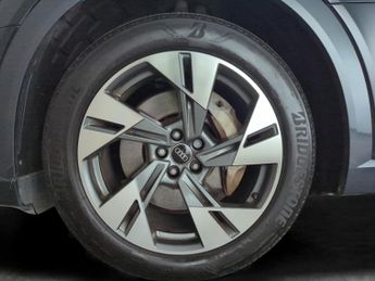 Audi e-tron 55 Sport quattro 95kWh (11kW Charger) (408 ps) - HEATED SEATS
