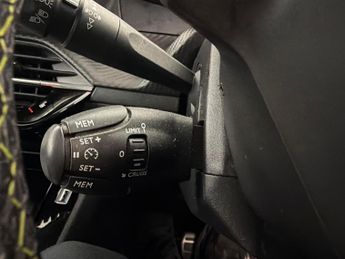 Peugeot E-2008 50kWh GT (7kW Charger) (136 ps) - LED - REVERSE CAM - NAV