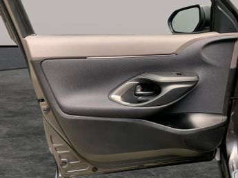 Toyota Yaris Cross 1.5 VVT-h Excel E-CVT (116 ps) - LANE DEPARTURE ALERT - LANE TRA