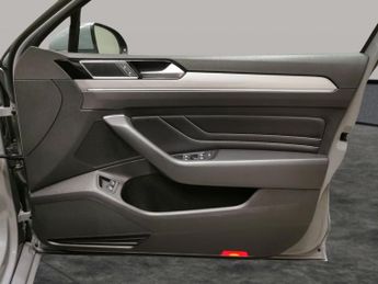 Volkswagen Passat 1.4 TSI 13kWh GTE Plug-in DSG (218 ps) - ADAPTIVE CRUISE - NAV