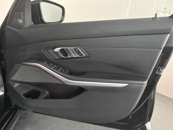 BMW 3 Series 2.0 320d M Sport xDrive (190 ps) - LEATHER - HK AUDIO - WIRELESS