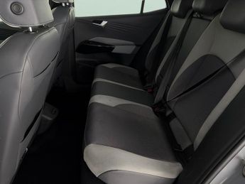Volkswagen ID.3 Pro 58kWh Family (145 ps) - LED - REVERSE CAM - HEATED SEATS