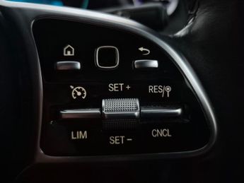 Mercedes-Benz EQA EQA 250 66.5kWh Sport (190 ps) - HEATED LEATHER - MIRROR PACKAGE