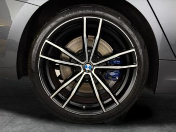 BMW 3 Series 2.0 320i M Sport (184 ps) - 19IN ALLOYS - CARPLAY - ACTIVE LANE 