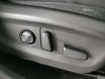 Hyundai Kona 64kWh Ultimate (10.5kW Charger) (204 ps) - ACTIVE LANE ASSIST