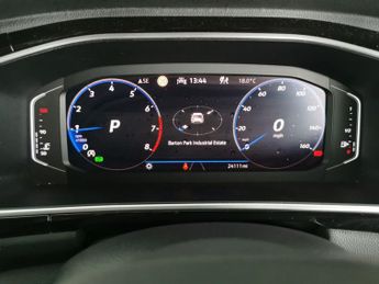 Volkswagen T-Roc 1.5 TSI R-Line DSG (150 ps) - NAV - HEATED SEATS - ALCANTARA