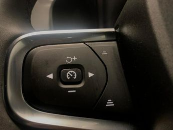 Volvo XC40 Recharge 69kWh Plus (231 ps) - DRIVER ASSIST - CLIMATE PACK