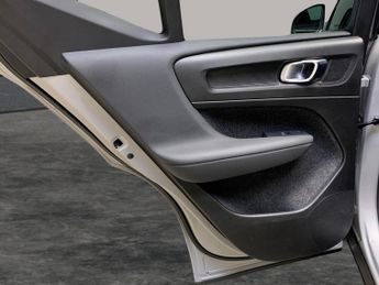 Volvo XC40 Recharge 69kWh Plus (231 ps) - DRIVER ASSIST - CLIMATE PACK