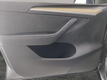 Tesla Model Y (Dual Motor) Long Range 4WDE (384 bhp) - KEYLESS ENTRY - 360 CAM