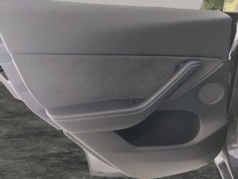 Tesla Model Y (Dual Motor) Long Range 4WDE (384 bhp) - KEYLESS ENTRY - 360 CAM