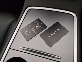 Tesla Model Y (Dual Motor) Long Range 4WDE (384 bhp) - KEYLESS ENTRY - 360 CAM