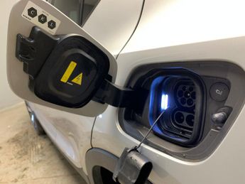 Volvo XC40 Recharge 69kWh Plus (231 ps) - DRIVER ASSIST - CLIMATE PACK
